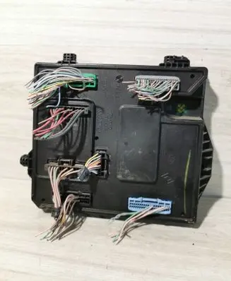 Renault Megane III Central body control module 284B10485R S180071201