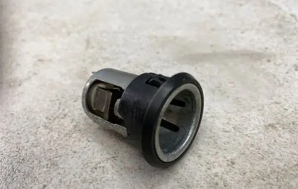 Nissan Pathfinder R51 12 V Socket (front) 