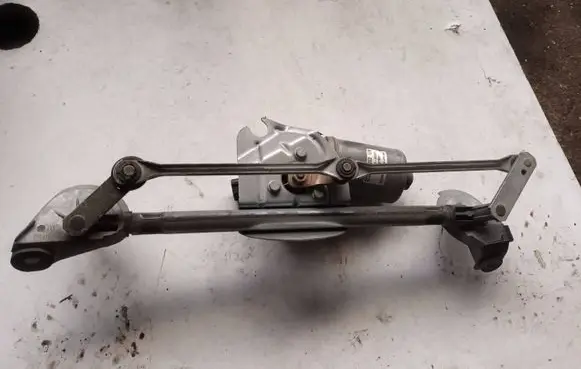 Toyota Yaris Front wiper linkage 