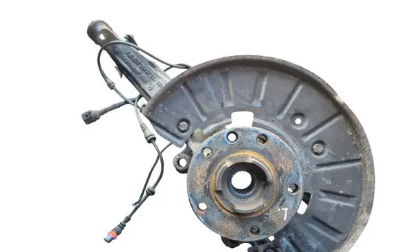 Volkswagen Touareg I Front wheel hub spindle knuckle 7L0407257A