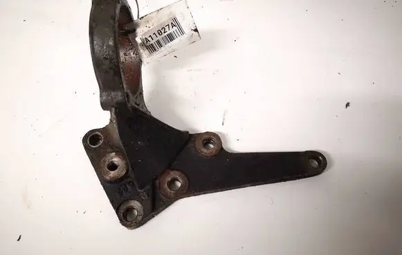 Nissan X-Trail T30 Engine mounting bracket 