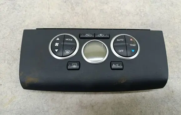Nissan Tiida C11 Climate control/heater control trim 