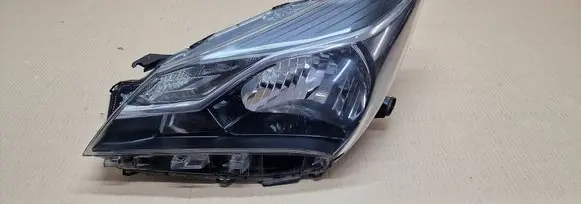 Toyota Yaris Headlight/headlamp D1950D196 0D1950D196