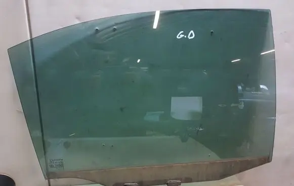 Toyota Avensis T220 Rear door window glass