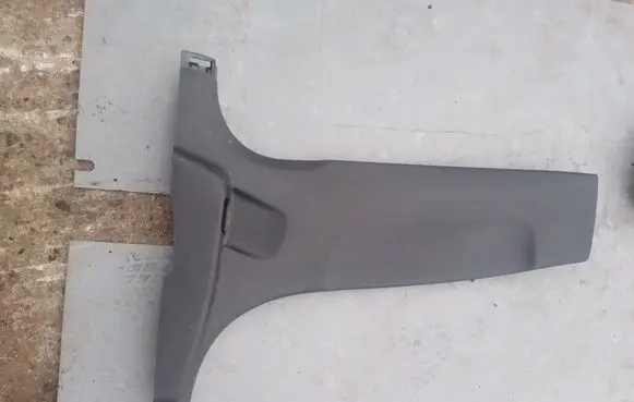 KIA Sorento (B) pillar trim (bottom) 