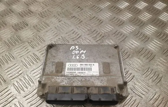Audi A3 S3 8L Engine control unit/module 06A906033N 5WP4005302