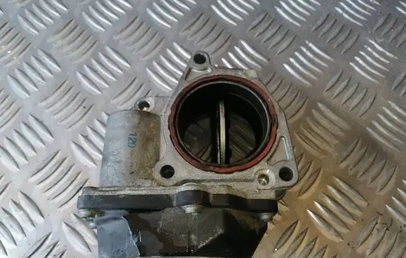 Volkswagen Touran I Throttle valve 03G128063A