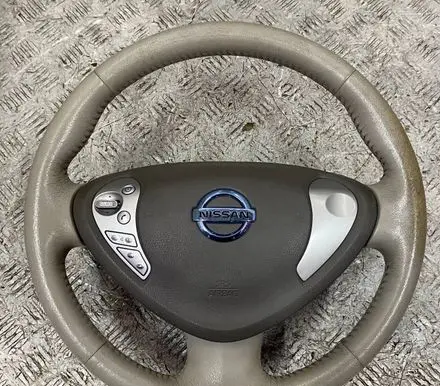 Nissan Leaf I (ZE0) Steering wheel 985104NR0C HAMU4079754