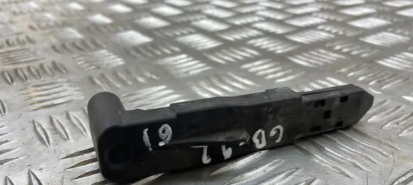 Volvo XC60 Headlight/headlamp mounting bracket 30763155