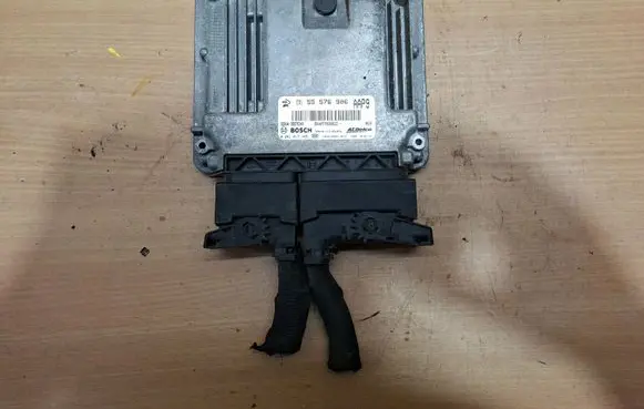 Opel Insignia A Engine control unit/module 55575349 55576906 0281017105