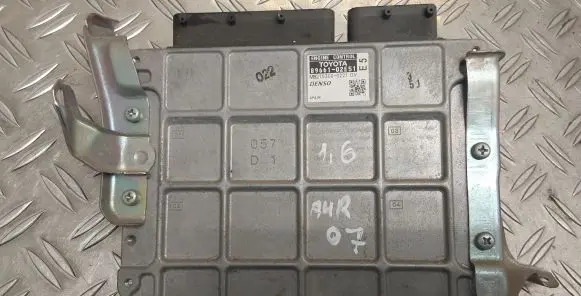 Toyota Auris 150 Engine control unit/module 8966102E51