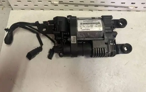 Porsche Macan (95B) Air suspension compressor/pump 95B616006D
