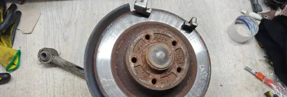 Rear wheel hub spindle/knuckle