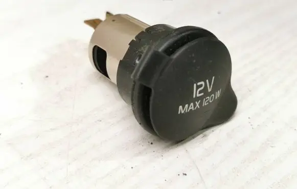 Volvo V40 12 V Socket (front) 31324707