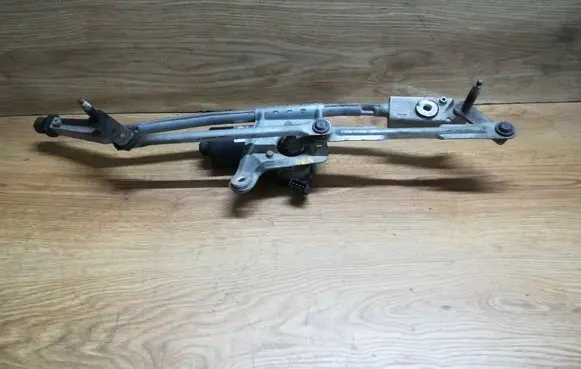 Front wiper linkage and motor