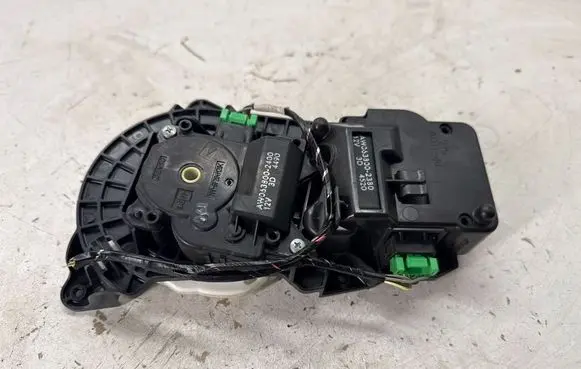 Chevrolet Camaro A/C air flow flap actuator/motor AW0638002400 AW0638002380