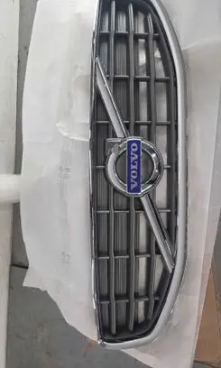 Volvo V60 Front bumper upper radiator grill 31333690