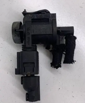 Volkswagen Golf IV Turbo solenoid valve 1J0906283C