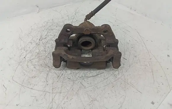 Honda CR-V Rear brake caliper