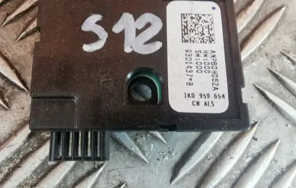 Volkswagen PASSAT B6 Steering angle sensor 1K0959654