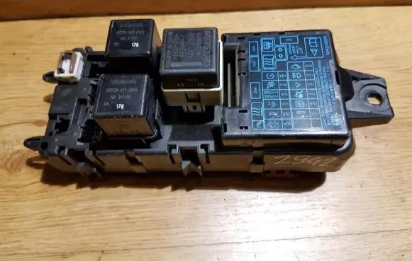 Mitsubishi Carisma Fuse box set mb953355