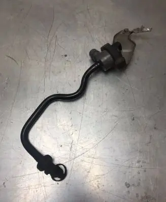 BMW M5 Breather/breather pipe/hose 7636149