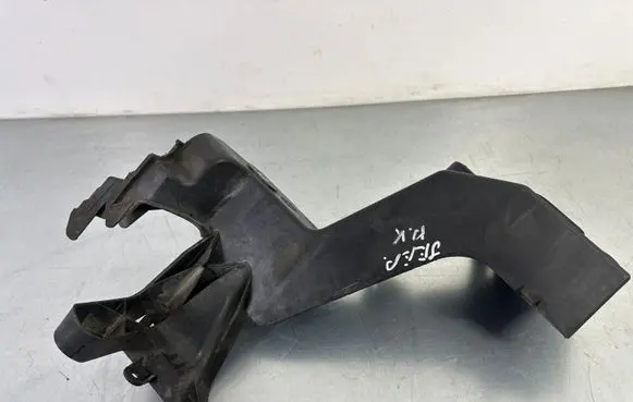 Jeep Grand Cherokee Headlight/headlamp mounting bracket M149789