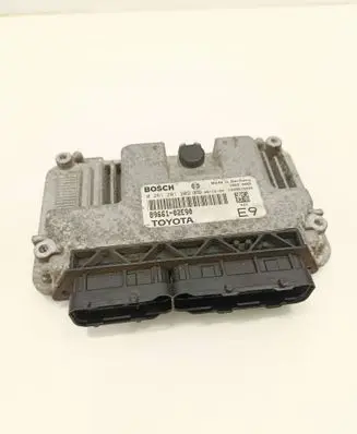 Toyota Auris 150 Engine control unit/module 8966102E90 0261201209 1039S19390