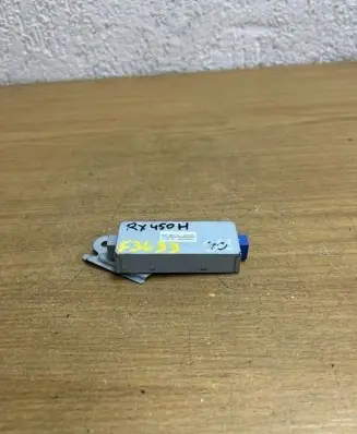 Lexus CT 200H Aerial antenna amplifier 8918350030 F3633