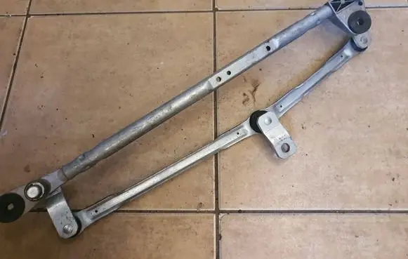 Volkswagen Golf I Front wiper linkage V40777
