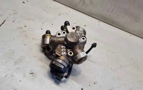 Mercedes-Benz CLS C219 Fuel distributor A2720700201 GD13351255973