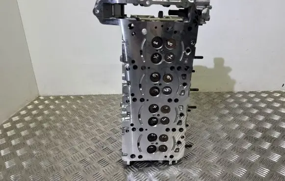 Mercedes-Benz C W205 Engine head R651016