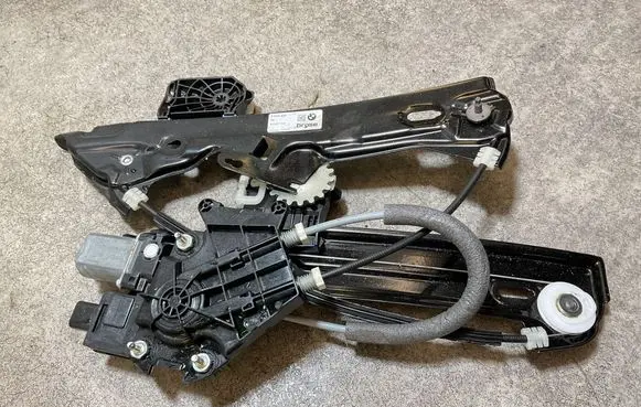 BMW i4 Rear window lifting mechanism without motor 9854496 E01857104