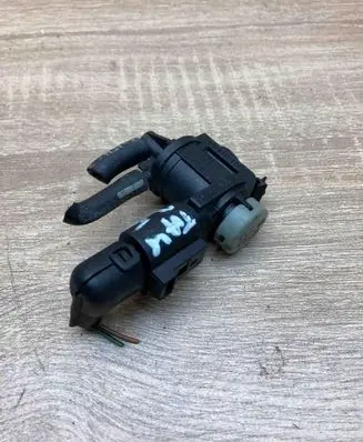 Volkswagen Golf IV Turbo solenoid valve 1J0906283C