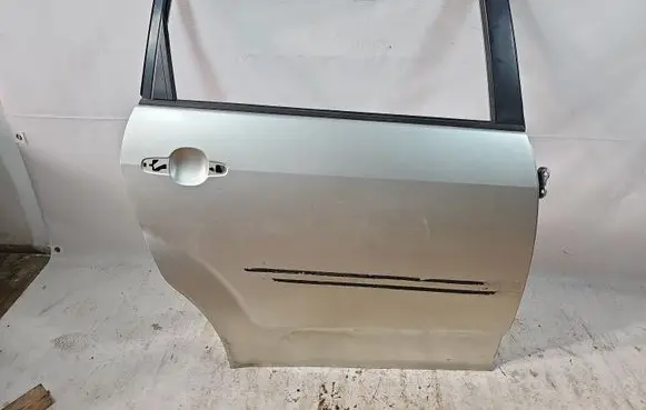 Toyota Corolla Verso AR10 Rear door
