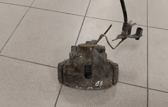 Audi A6 S6 C6 4F Front brake caliper