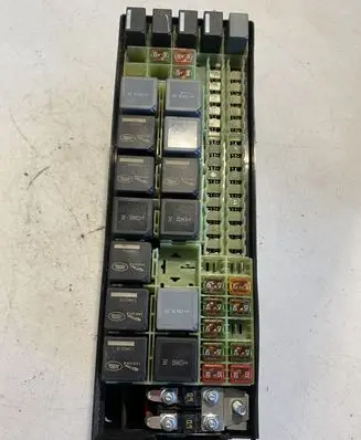 Land Rover Discovery 4 - LR4 Fuse module EH2214290CEC