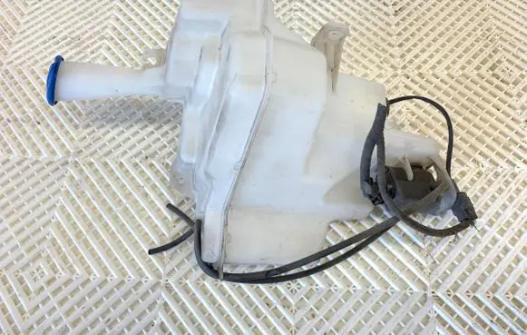 Hyundai i30 Windshield washer fluid reservoir/tank 98610A6000