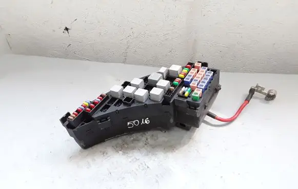Jaguar S-Type Fuse module 2R8T14A067CB
