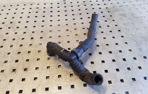 Land Rover Discovery 3 - LR3 Engine coolant pipe/hose