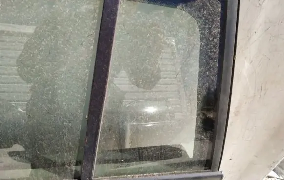 Renault Megane II Rear vent window glass 