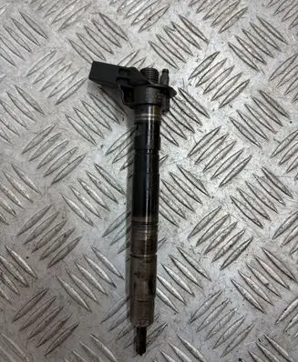 Volkswagen PASSAT B7 Fuel injector 03L130277