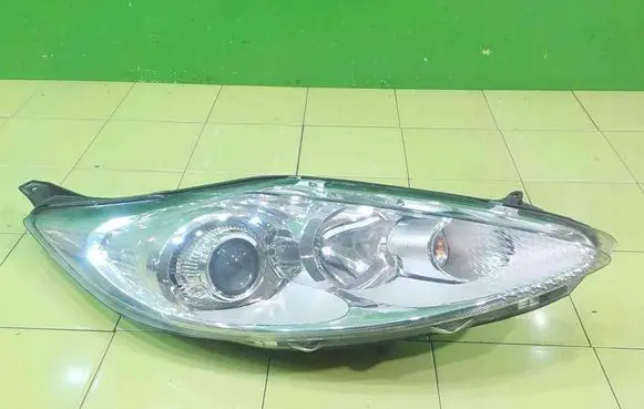 Ford Fiesta Headlight/headlamp 8A6113W029DG