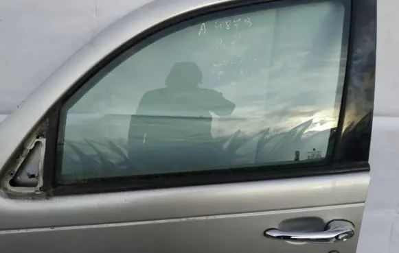 Chrysler PT Cruiser Front door window glass four-door 