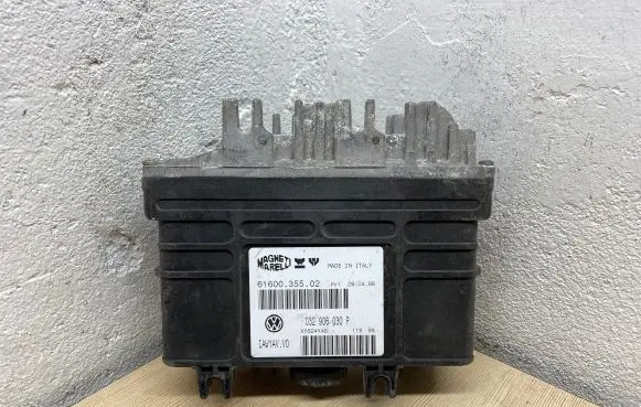 Volkswagen Polo III 6N 6N2 6NF Engine control unit/module 032906030P 6160035502 XY624Y48