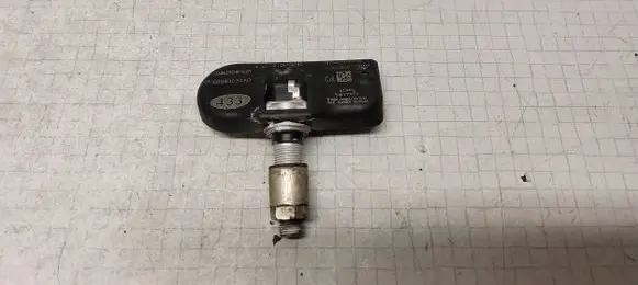 Hyundai Sonata Tire pressure sensor 56053031AD 787A0629301725