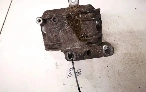Volkswagen Golf V Engine mount bracket 1k0199262