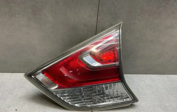 Nissan X-Trail T32 Tailgate rear/tail lights