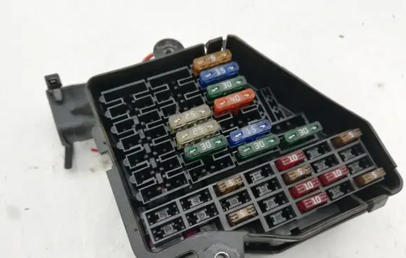 Audi A6 S6 C6 4F Fuse module 0545224096