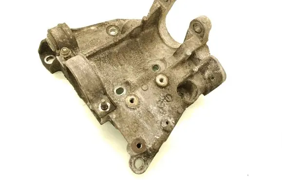 Engine mounting bracket